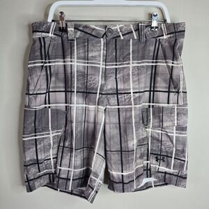 Under Armour Mens HeatGear Plaid Cargo Shorts Grey Black Size 34 Loose Fit